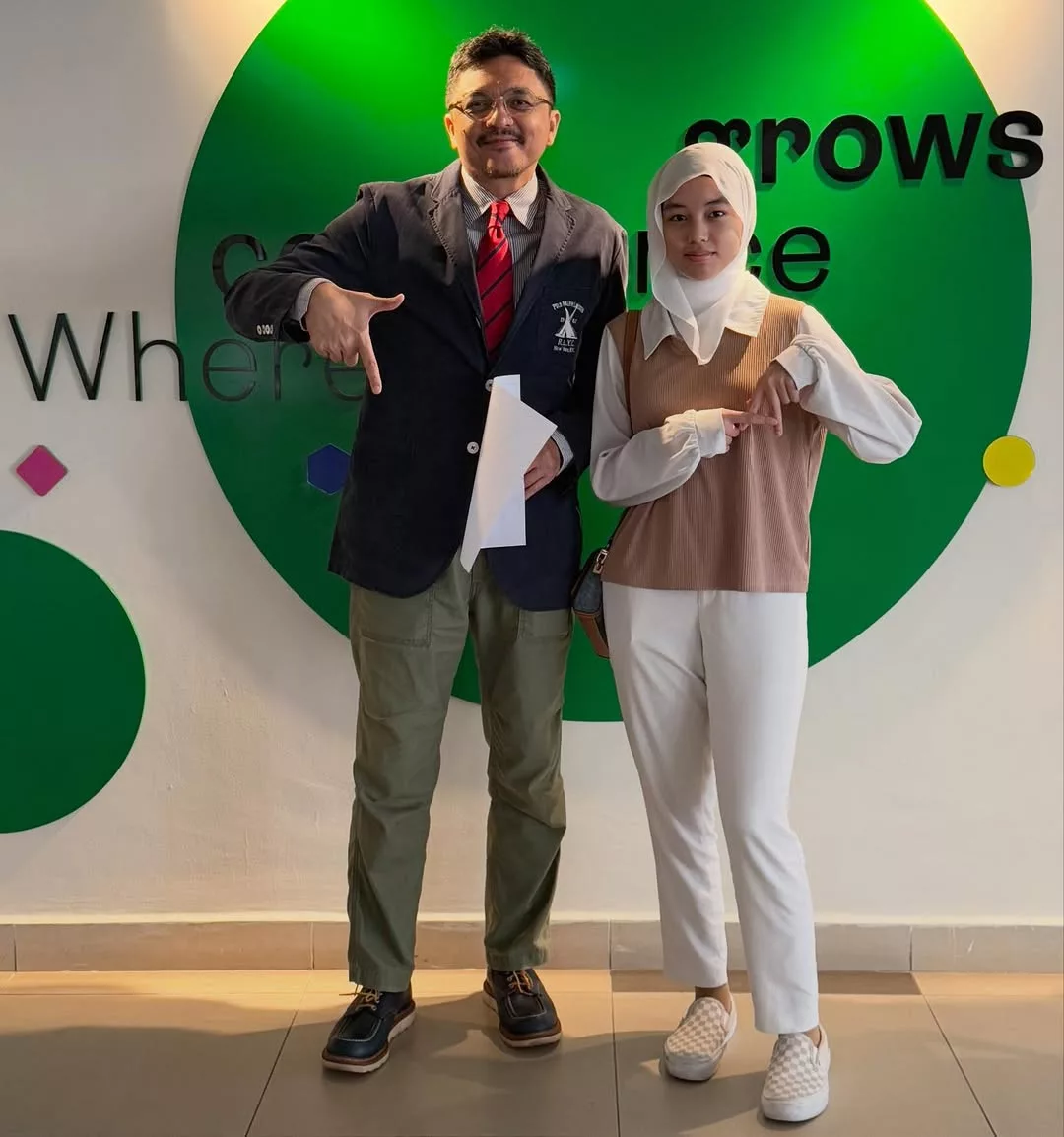 Engku Emran Bangga, Titip Pesanan Bermakna Buat Aleesya Selepas Raih Keputusan Cemerlang Peperiksaan IGCSE
