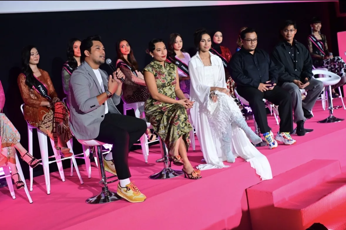 Kamal Adli Titip Pesanan Buat Finalis Dewi Remaja 2025 -“Be Yourself, Ingat Hanya Ada Seorang Juara”