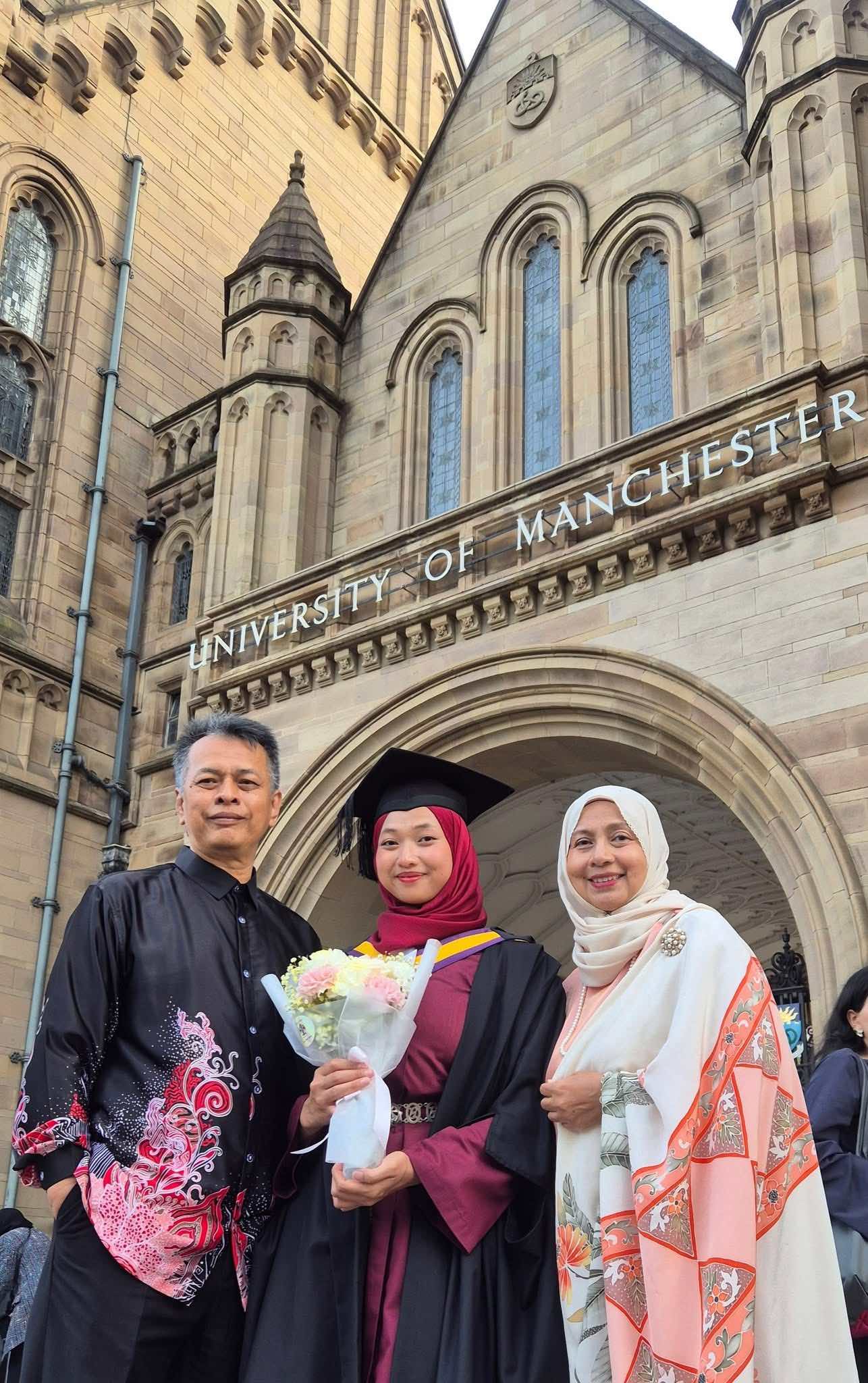 Anak Malaysia Harumkan Nama Negara! Iman Mohamad Afif Raih Anugerah Pelajar Terbaik Di University of Manchester 16 Anak Malaysia Harumkan Nama Negara! Iman Mohamad Afif Raih Anugerah Pelajar Terbaik Di University of Manchester