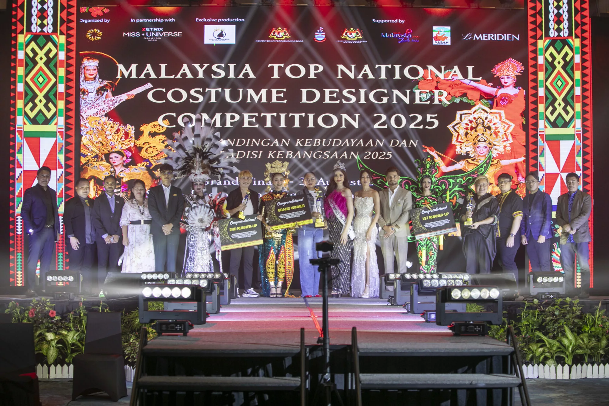 Ambil Kira Pandangan Netizen, Miss Universe Malaysia Nobatkan Juara Sulung Pertandingan Kostum Kebangsaan 23 Ambil Kira Pandangan Netizen, Miss Universe Malaysia Nobatkan Juara Sulung Pertandingan Kostum Kebangsaan