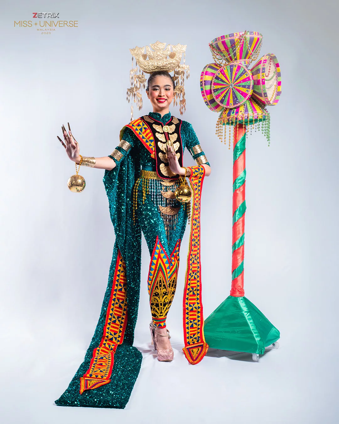 Ambil Kira Pandangan Netizen, Miss Universe Malaysia Nobatkan Juara Sulung Pertandingan Kostum Kebangsaan 22 Ambil Kira Pandangan Netizen, Miss Universe Malaysia Nobatkan Juara Sulung Pertandingan Kostum Kebangsaan