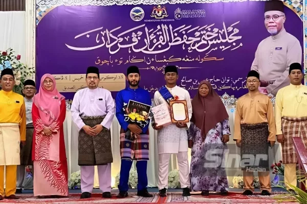 Remaja 16 Tahun Anak Orang Asli Pertama Hafiz 30 Juzuk Al-Quran