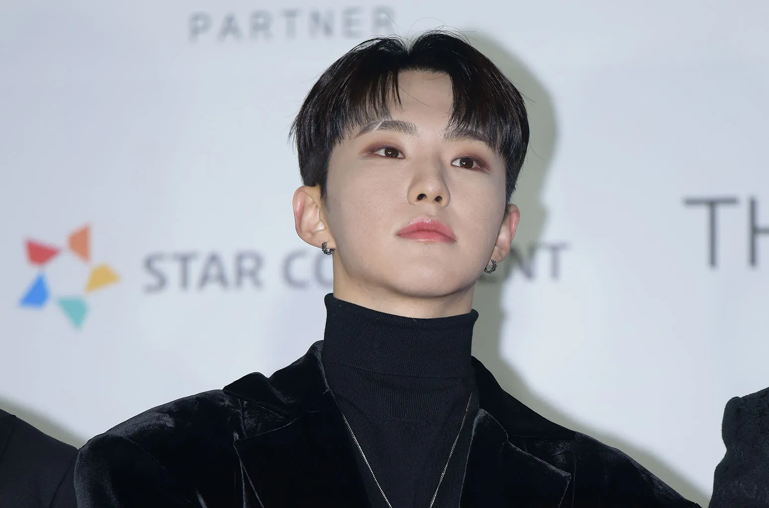 Prihatin Dalam Bidang Pendidikan, Hoshi SEVENTEEN Sumbang 100 Juta Korea Won Bagi Pembinaan Sekolah Di Zambia