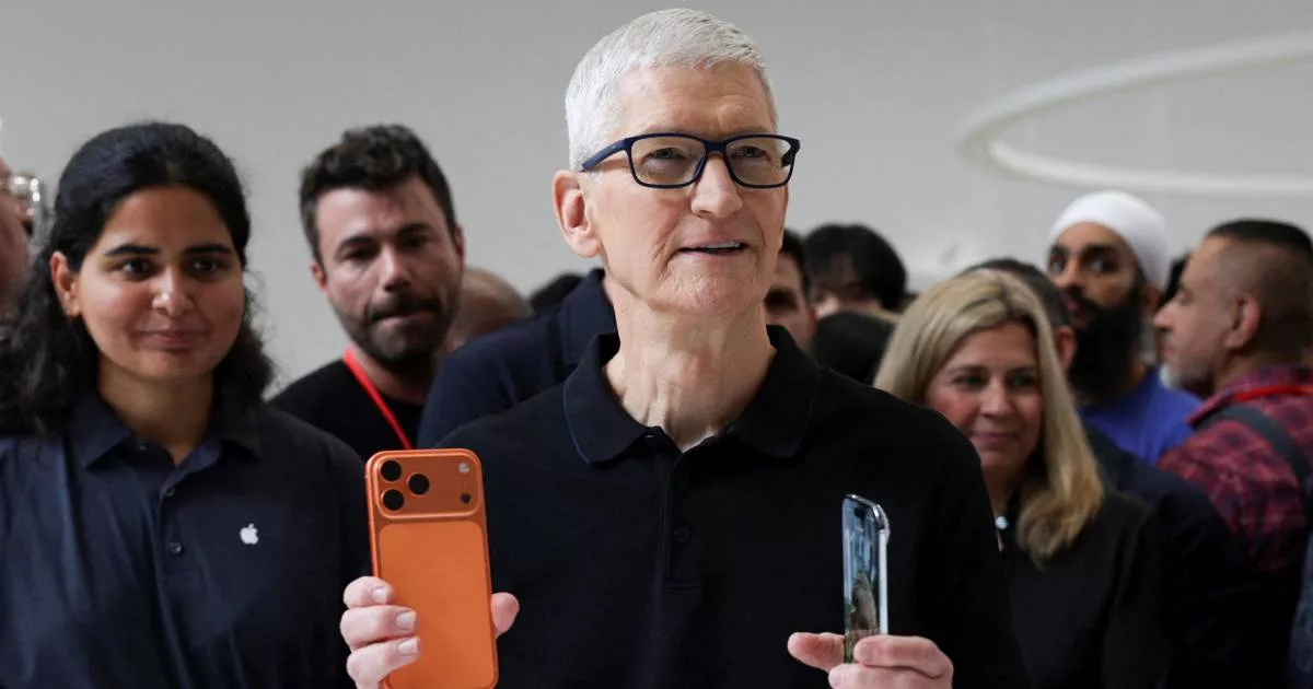 “Best Boss In The World!” CEO Beli iPhone 17 Pro Max Untuk Semua Pekerja, Termasuk Intern