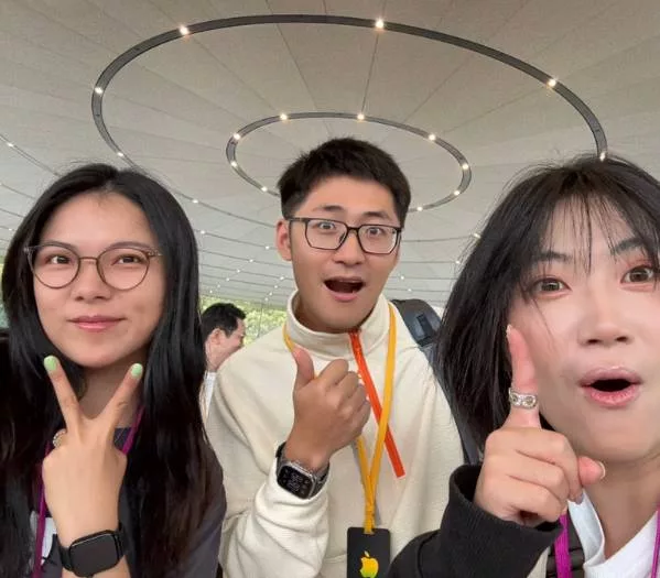 “Best Boss In The World!” CEO Beli iPhone 17 Pro Max Untuk Semua Pekerja, Termasuk Intern