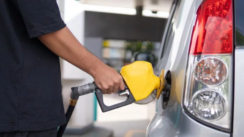 Tak Sampai 1 Minit, Ini Cara Mudah Tebus Subsidi BUDI95 Guna MyKad Di Pam Minyak