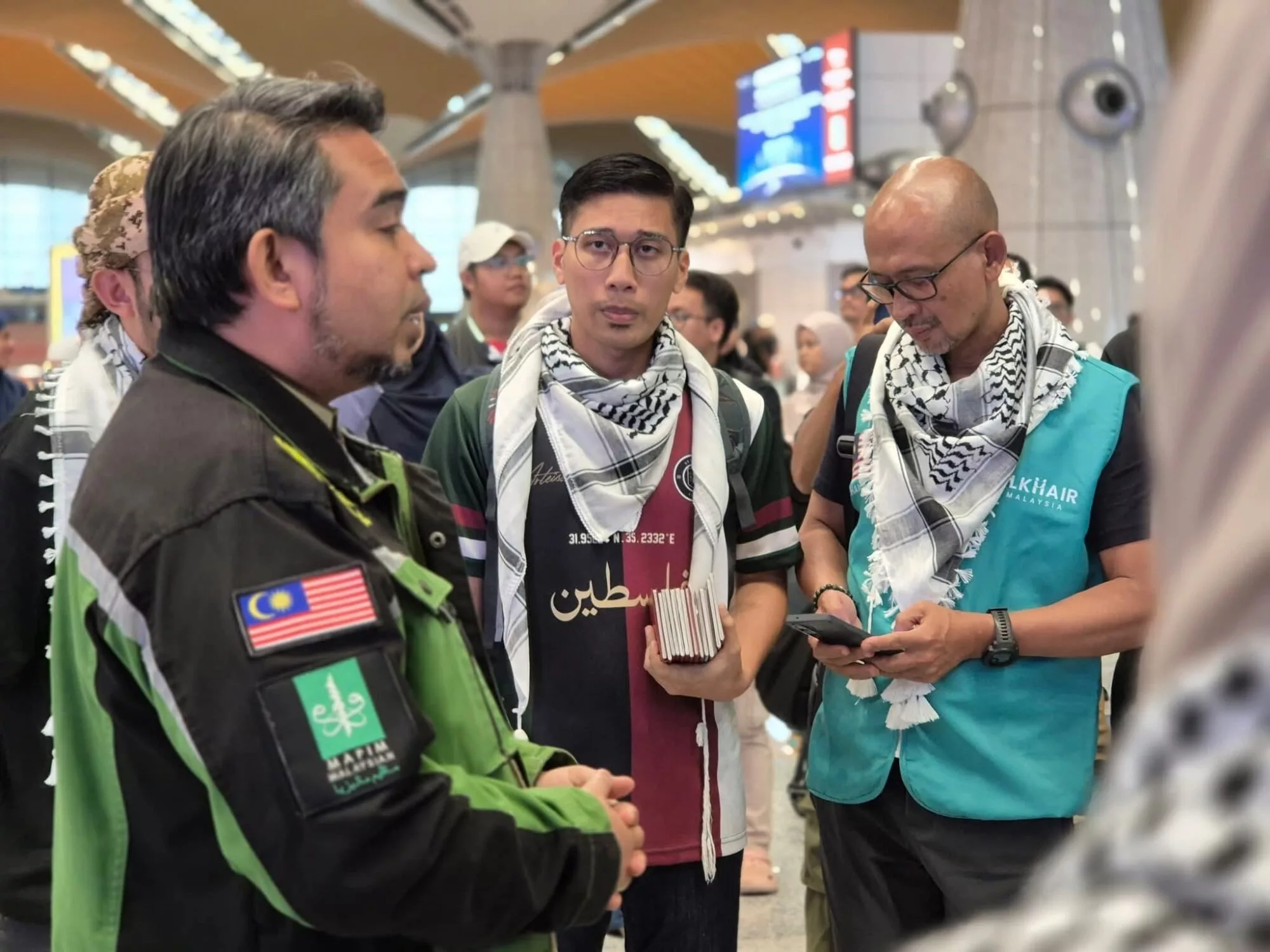Delegasi GSF Malaysia Ke Gaza Terpaksa Minum 'Air Jamban' Dalam Penjara Untuk Terus Hidup 8 Delegasi GSF Malaysia Ke Gaza Terpaksa Minum ‘Air Jamban’ Dalam Penjara Untuk Terus Hidup