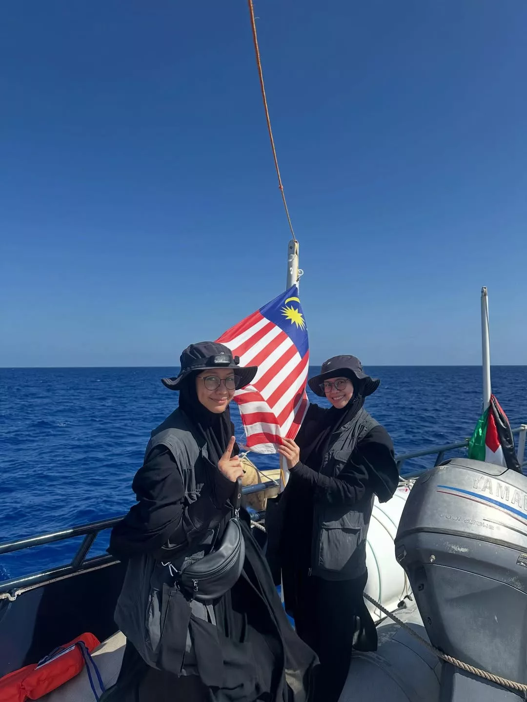 “Bot Hampir Terbalik, Tapi Kami Ada Allah Maha Besar” –Heliza Helmi Sempat Buat Live Sebelum Bot Dipintas Tentera Israel