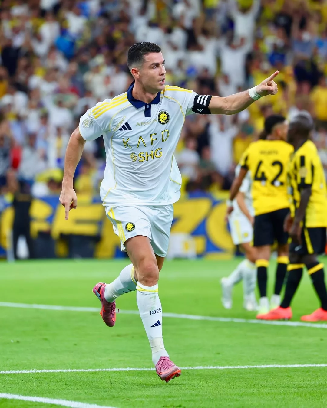 Cristiano Ronaldo Jadi Pemain Bola Sepak Pertama Bergelar Bilionair