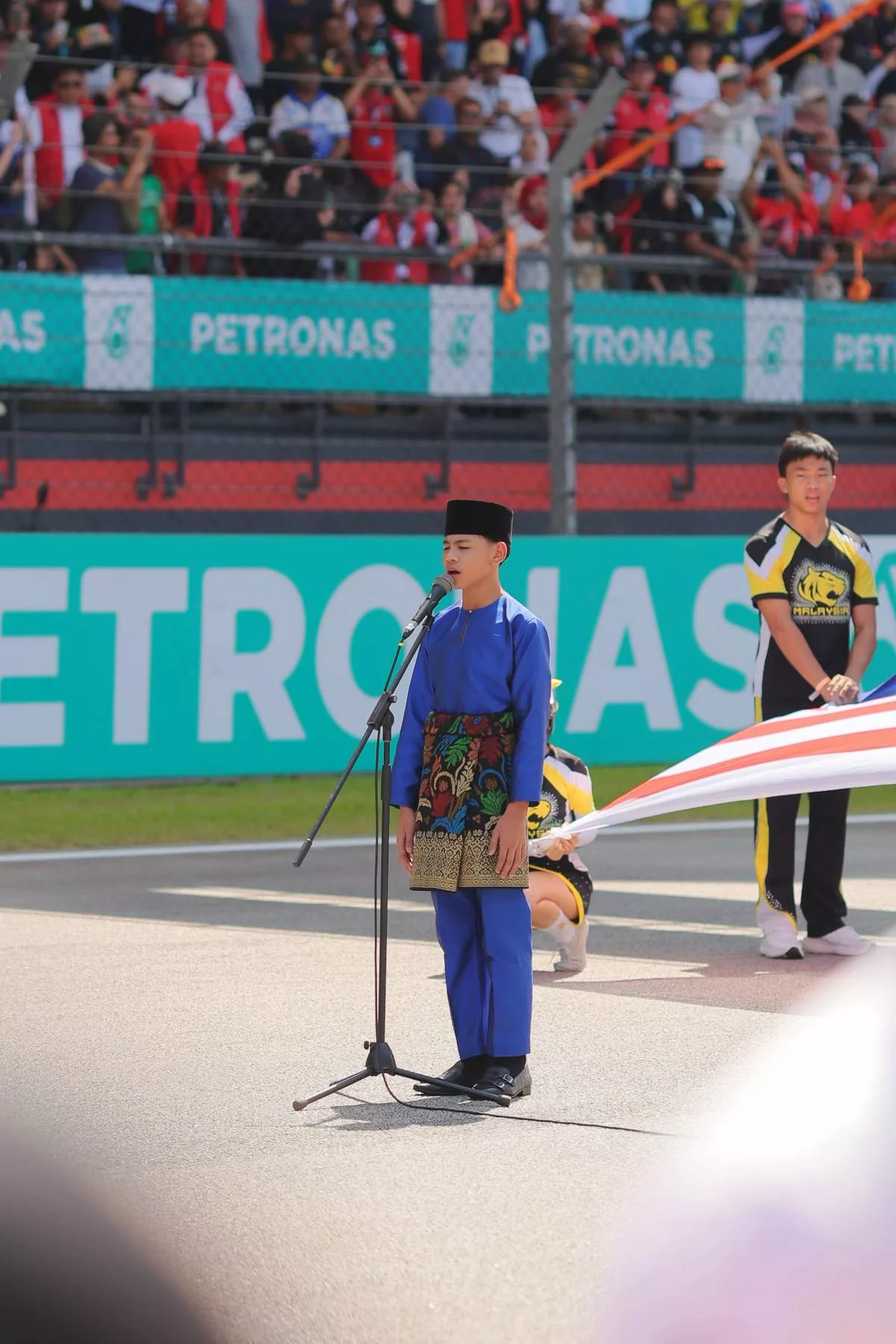 “Penyambung Legasi Siti Nurhaliza!” -Suara Amad Dayyan Dapat Pujian Ramai Lepas Nyanyi Negaraku Di MotoGP Malaysia 2025 24 “Penyambung Legasi Siti Nurhaliza!” -Suara Amad Dayyan Dapat Pujian Ramai Lepas Nyanyi Negaraku Di MotoGP Malaysia 2025