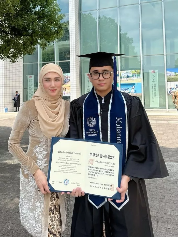 Anak Lelaki Mulan Jameela Tamat Pengajian Di Jepun, Raih Ijazah Dari Universiti Antarabangsa Tokyo