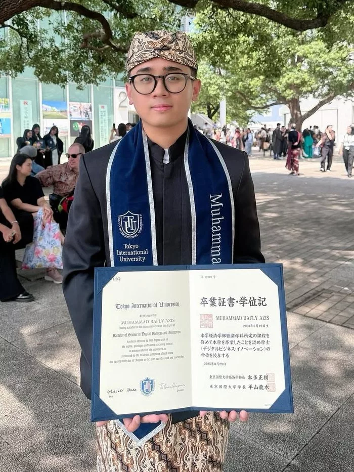 Anak Lelaki Mulan Jameela Tamat Pengajian Di Jepun, Raih Ijazah Dari Universiti Antarabangsa Tokyo