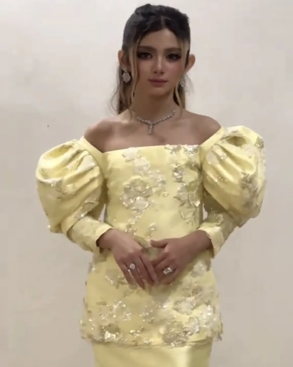 Aaisyah Curi Tumpuan Di Majlis Pertunangan Abang, Netizen Puji Macam Barbie!