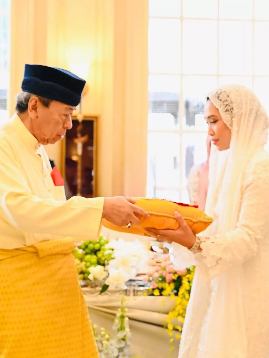 Cik Afzaa Fadini Dikurniakan Gelaran Datin Paduka Seri Setelah Istiadat Pernikahan Diraja