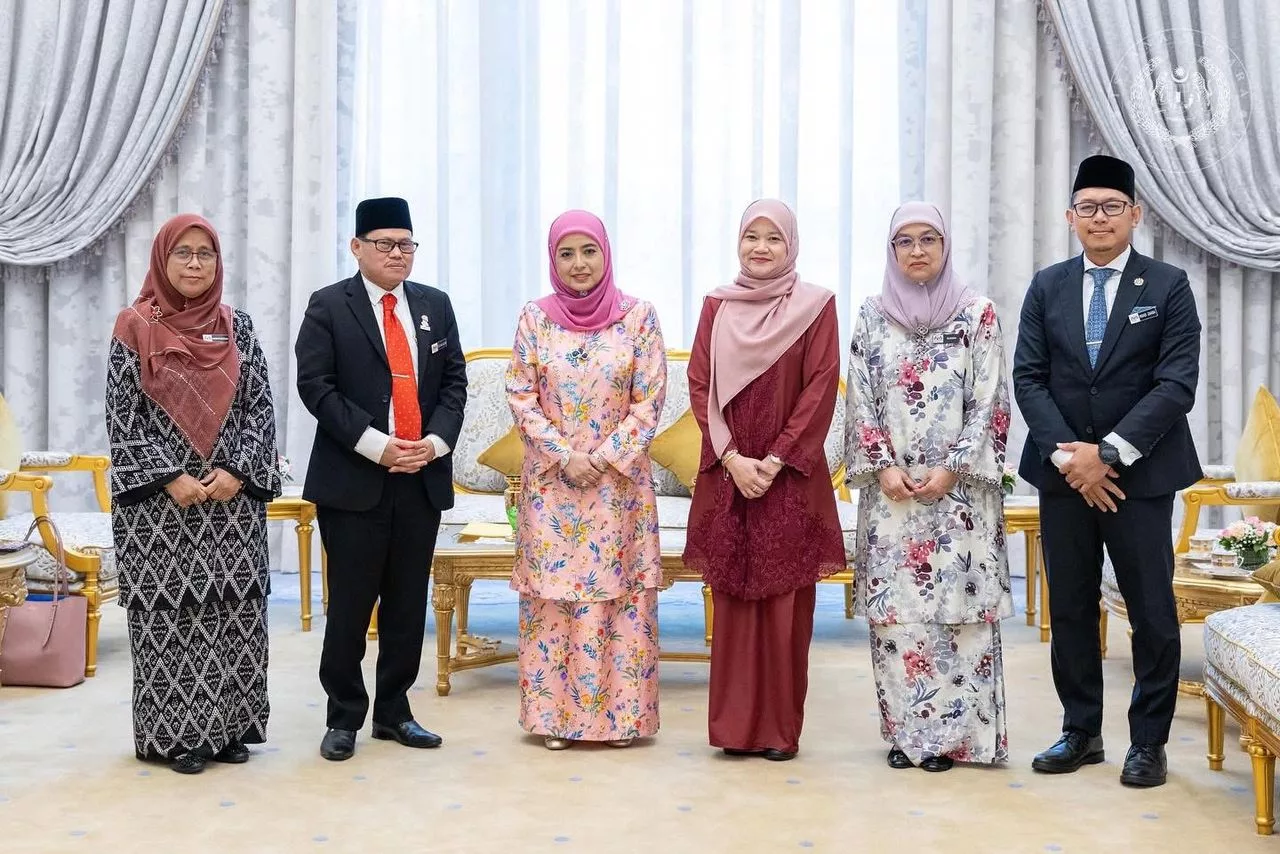 Raja Permaisuri Agong Zahirkan Kebimbangan, Titah UTM Laksana Kajian Pengaruh Media Sosial Terhadap Pelajar Sekolah