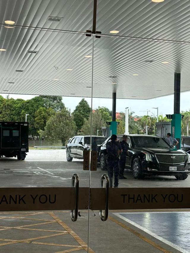 The Beast – ‘Kereta Paling Selamat Di Dunia’ Bawa Donald Trump Pun Isi Minyak Di Stesen Petronas!