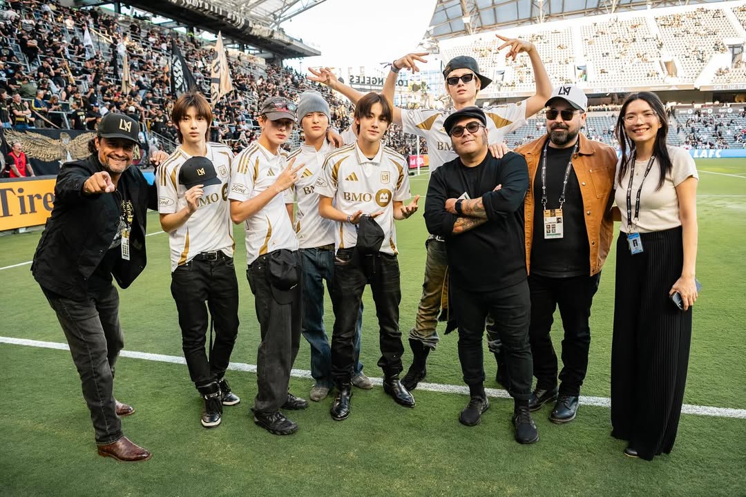 Digelar ‘Pari-Pari Kemenangan’ LAFC! CORTIS Cipta Sejarah Jadi Artis Korea Pertama Sertai 'Honorary Falconer' 20 Digelar ‘Pari-Pari Kemenangan’ LAFC! CORTIS Cipta Sejarah Jadi Artis Korea Pertama Sertai ‘Honorary Falconer’