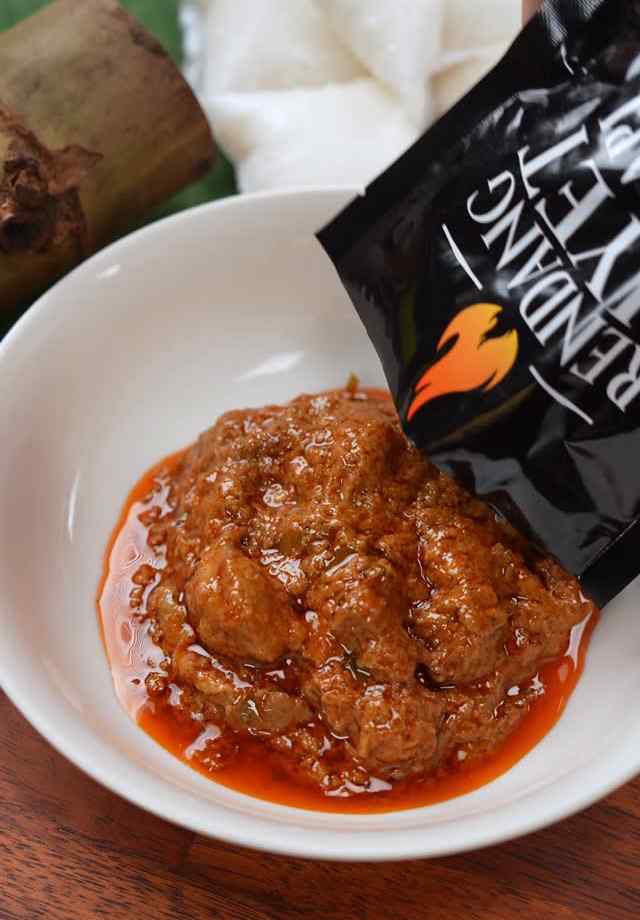 Khairul Aming Pecah Rekod ‘Malaysia Book of Records’! Jualan Rendang Nyet Berapi Laris RM1 Juta Dalam 19 Saat