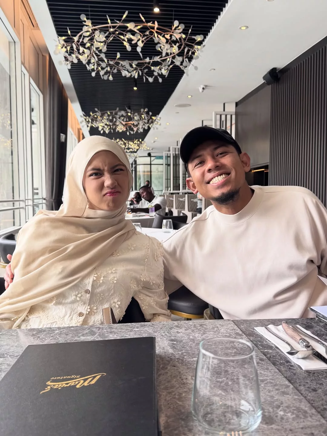 “Punya Ramai Graduan Industri…” Netizen Pertikai Tindakan Stesen TV Pilih Naira Mikayla Jadi Hos