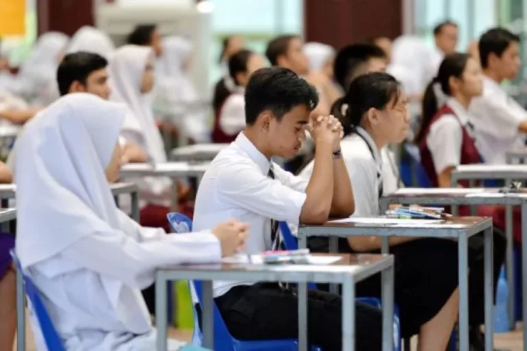 Kertas Matematik Tambahan SPM Undang Sebak, Ibu Bapa Luah Anak Menangis Lepas Peperiksaan