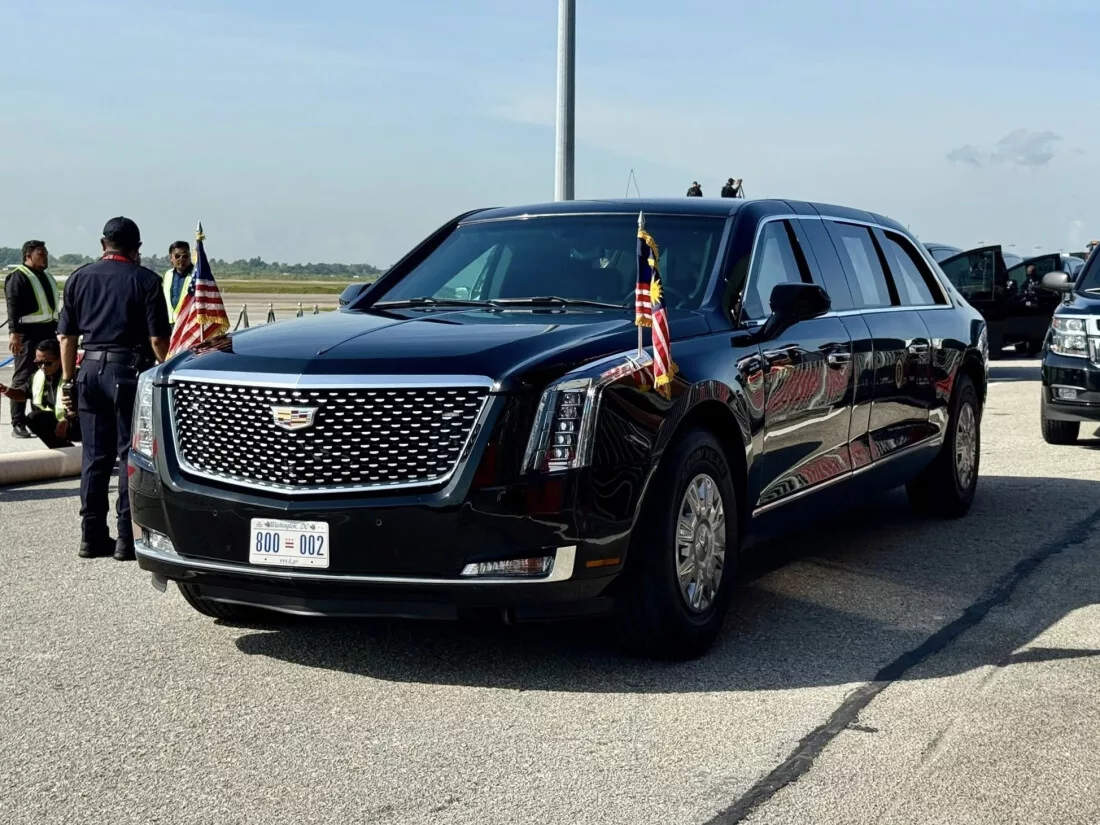 The Beast – ‘Kereta Paling Selamat Di Dunia’ Bawa Donald Trump Pun Isi Minyak Di Stesen Petronas!