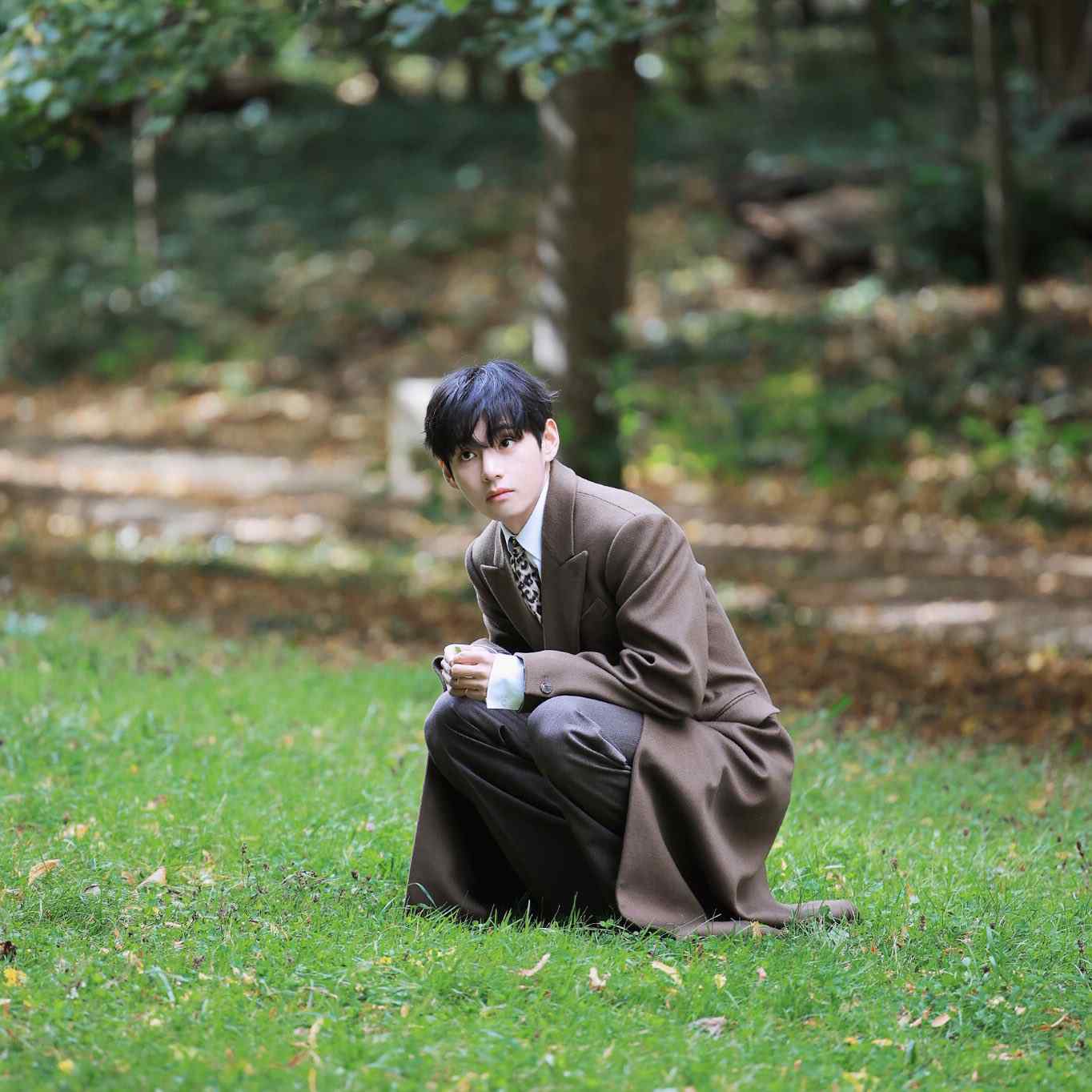 ‘Sold Out King’ Kembali! Keychain Hirono ‘Fight for Joy’ Laris Selepas Digayakan Taehyung BTS Di Lapangan Terbang