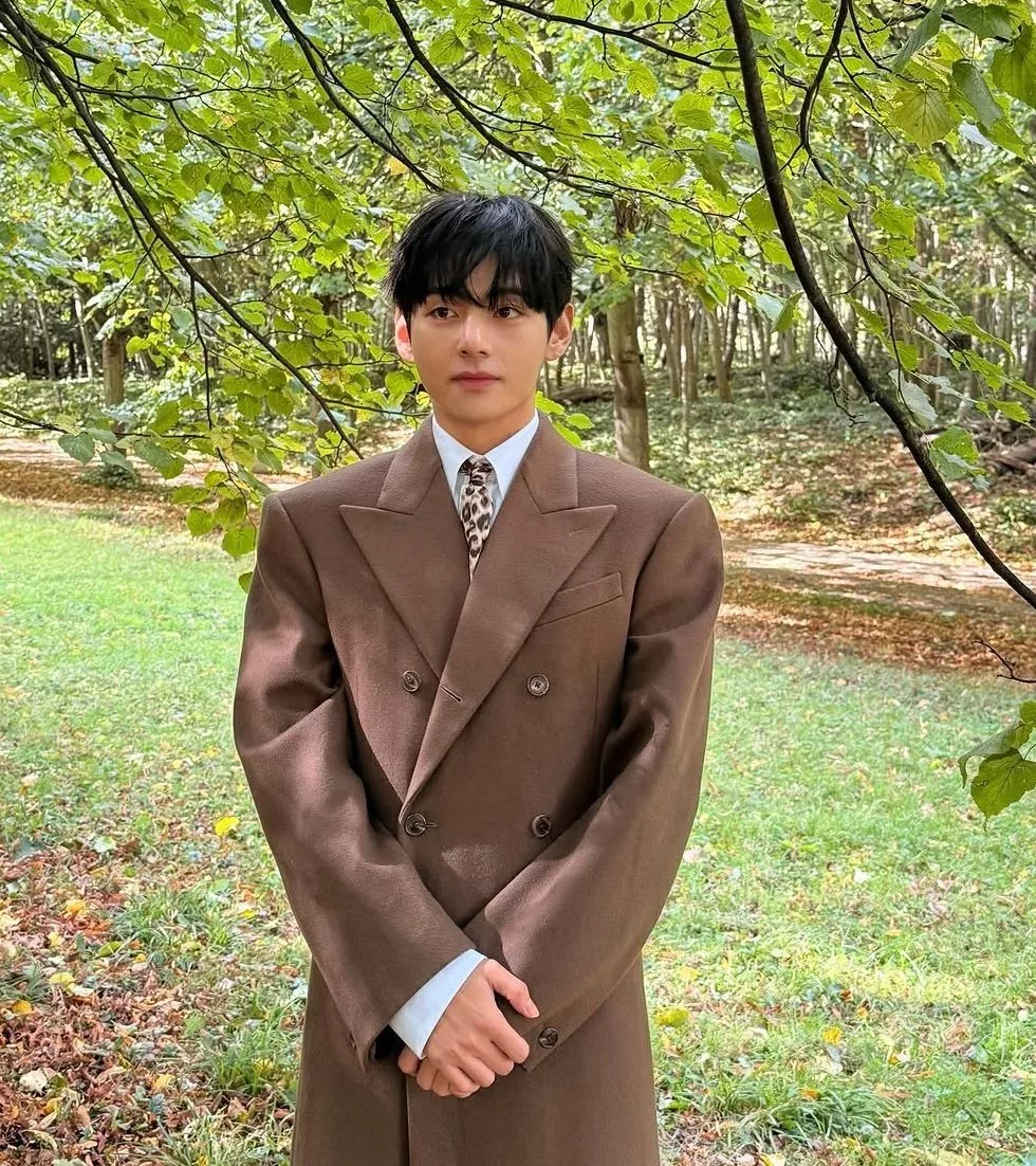 Paris Match Nobatkan V BTS Sebagai ‘Muse Celine’ Dunia Fesyen