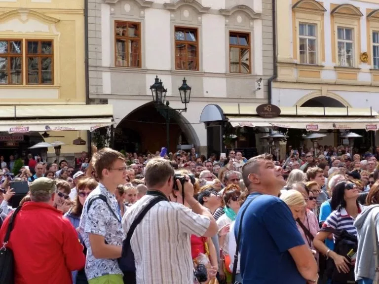 Pasport Malaysia Di Tangga Ketiga Dunia! Rakyat Kini Boleh Travel Ke 174 Negara Tanpa Visa 28 Pasport Malaysia Di Tangga Ketiga Dunia! Rakyat Kini Boleh Travel Ke 174 Negara Tanpa Visa