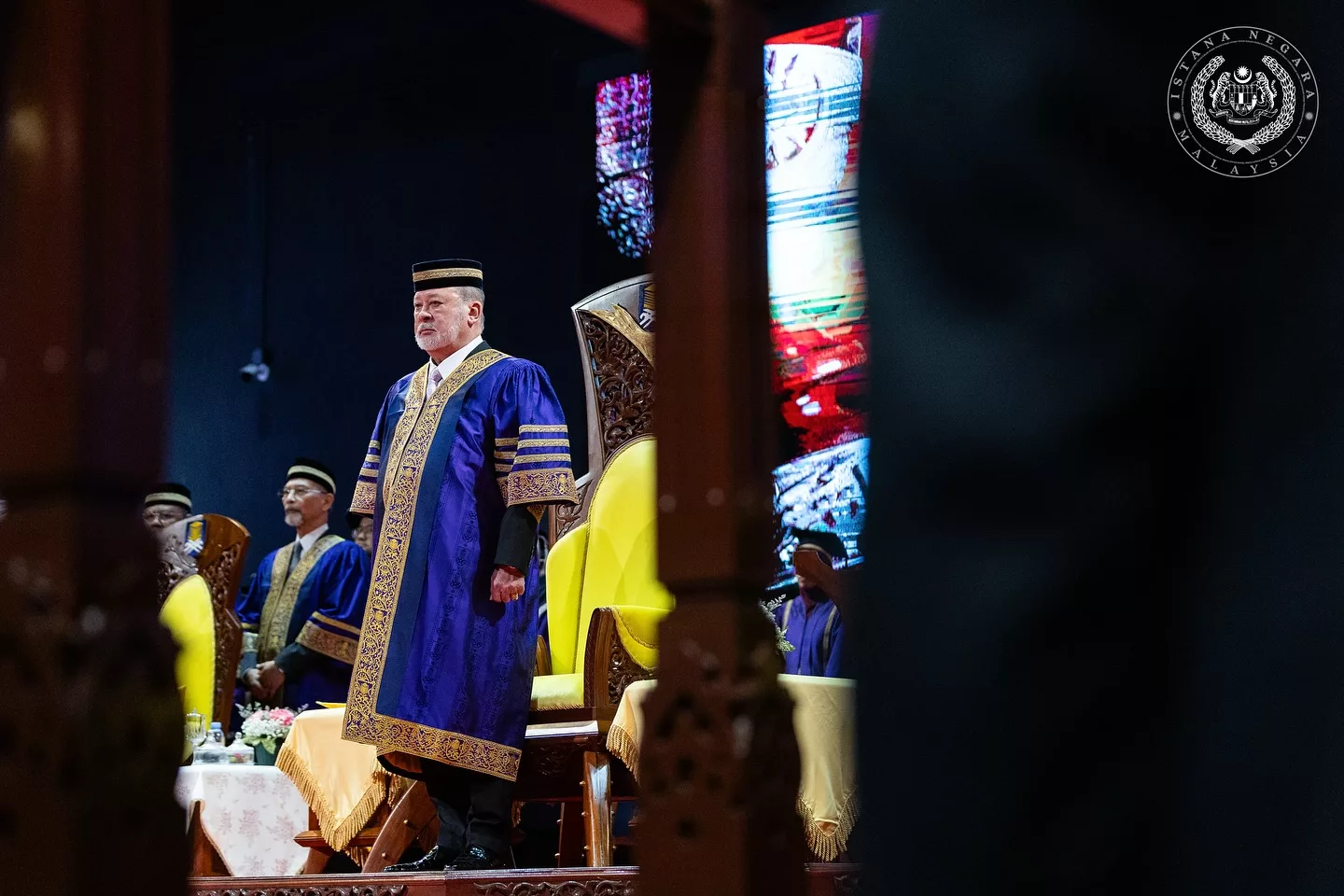 Konvokesyen UiTM 2025: Agong Berkenan Sempurnakan Istiadat Konvokesyen UiTM ke-103