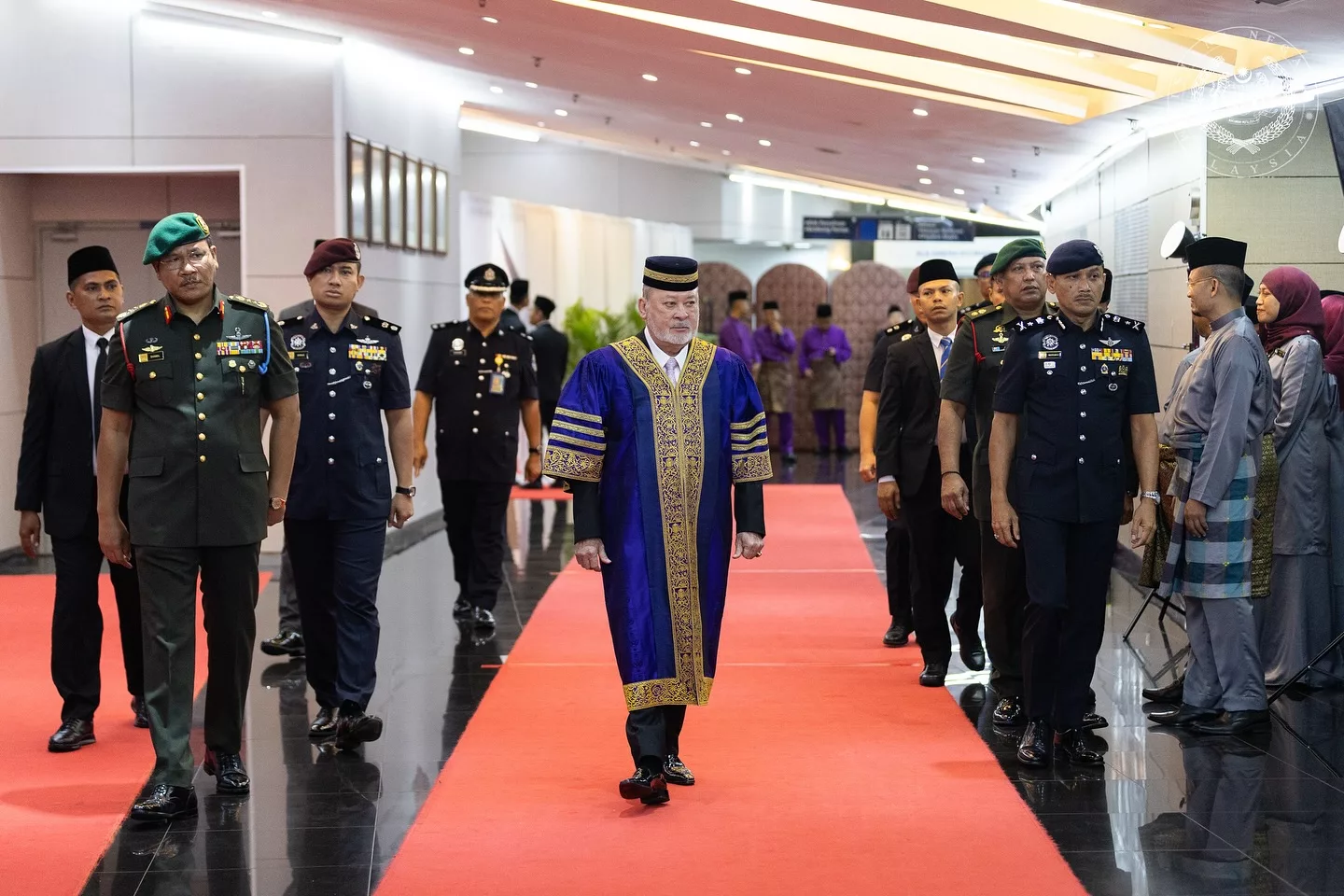 Konvokesyen UiTM 2025: Agong Berkenan Sempurnakan Istiadat Konvokesyen UiTM ke-103