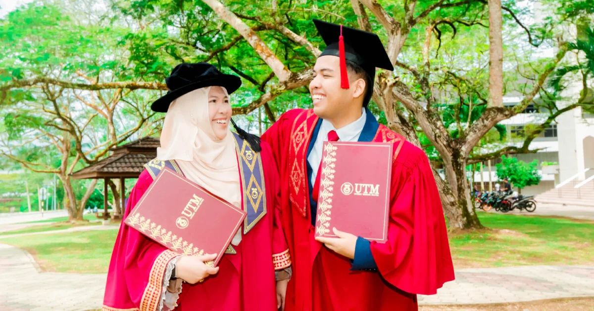 Inspirasi Dua Generasi, Afif Izhar Teruja Dapat Tamat Pengajian Di UTM Bersama Ibu Tercinta! 7 Inspirasi Dua Generasi, Afif Izhar Teruja Dapat Tamat Pengajian Di UTM Bersama Ibu Tercinta!