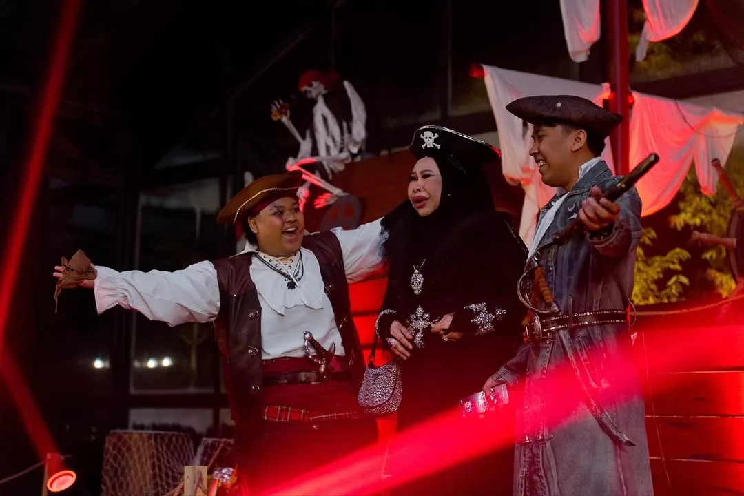 Cik B Anggap Datuk Seri Vida Sumber Inspirasi Terbesarnya. “Mama Mengajar Saya Untuk Berani Bermimpi Besar, Jadi Diri Sendiri.”