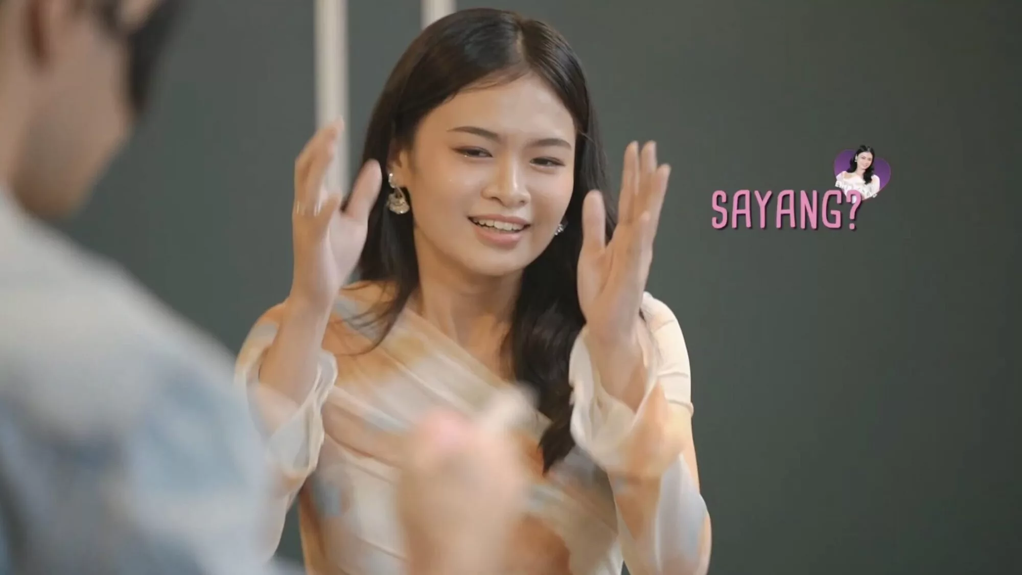 RECAP Dewi Remaja 2025 Episod 6: Siapa Paling Kelakar & Sweet Dalam Cabaran Blind Date? 26 RECAP Dewi Remaja 2025 Episod 6: Siapa Paling Kelakar & Sweet Dalam Cabaran Blind Date?