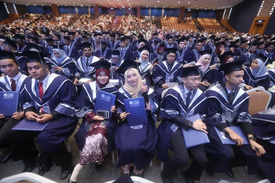 7 Kali Anugerah Dekan, Leftenan Muda UTeM Ini Dinobat Penerima Anugerah Diraja! Tahniah!