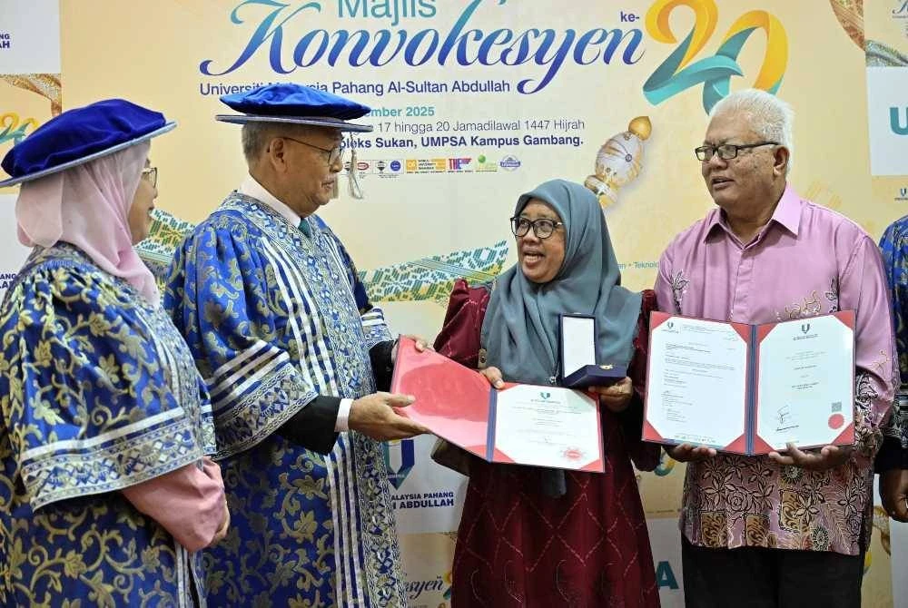 Semangat Luar Biasa! Dr. Siti Hawa Apandi Raih PhD Walau Hidap Penyakit SMA, Ibu Hadir Sebagai Ganti Anak Dalam ICU