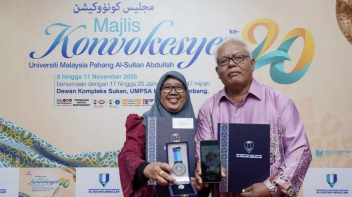 Semangat Luar Biasa! Dr. Siti Hawa Apandi Raih PhD Walau Hidap Penyakit SMA, Ibu Hadir Sebagai Ganti Anak Dalam ICU