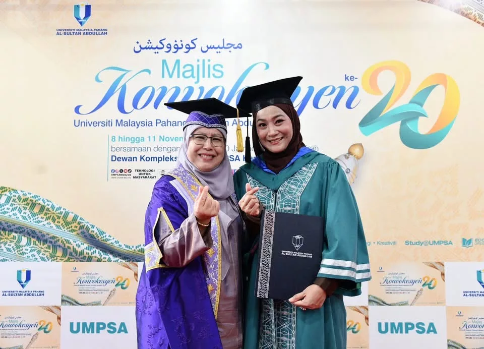 Multitasking Level Yana Samsudin, Pelakon, Usahawan, Ibu & Kini Berjaya Genggam Master Eksekutif UMPSA! Tahniah!