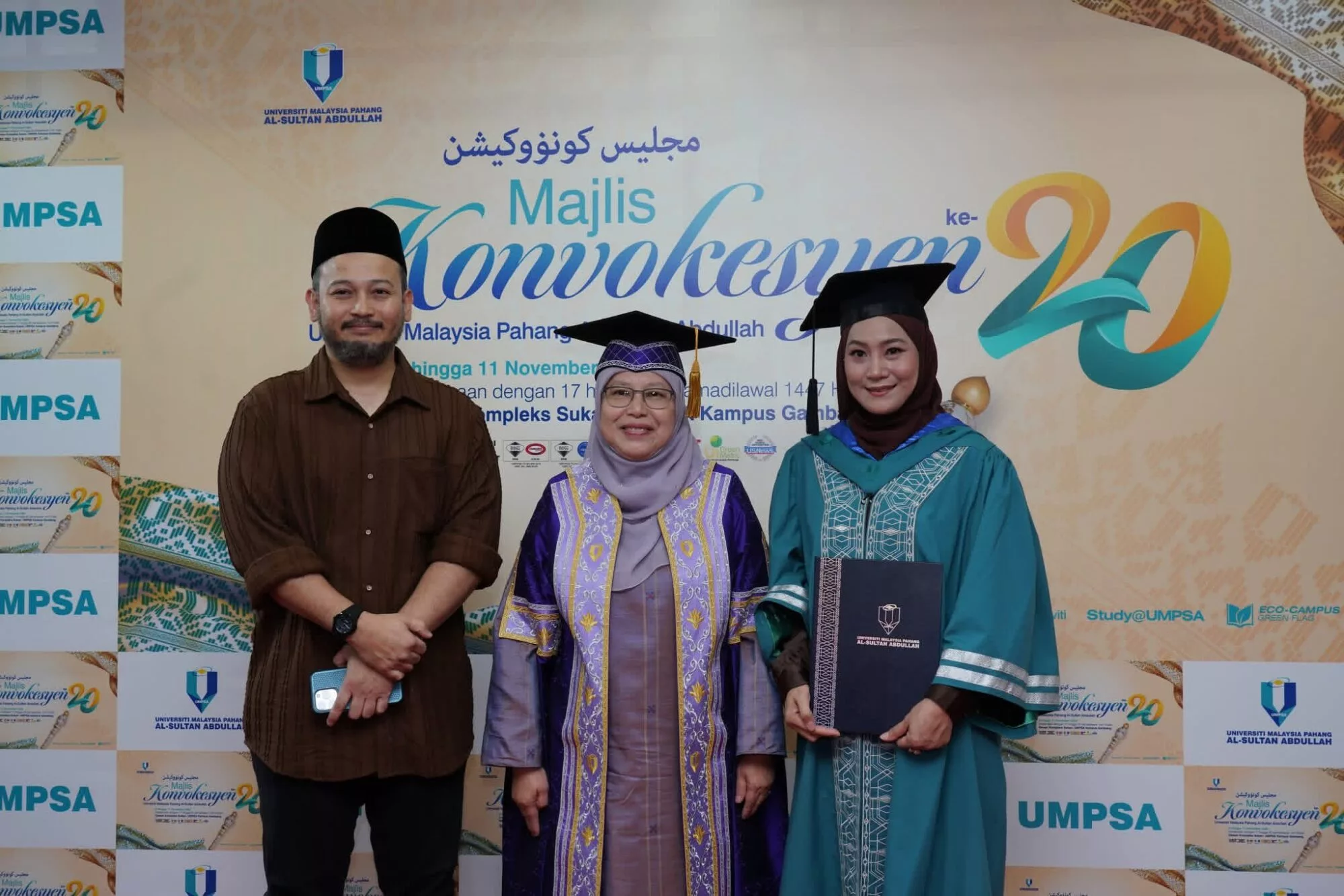 Multitasking Level Yana Samsudin, Pelakon, Usahawan, Ibu & Kini Berjaya Genggam Master Eksekutif UMPSA! Tahniah!