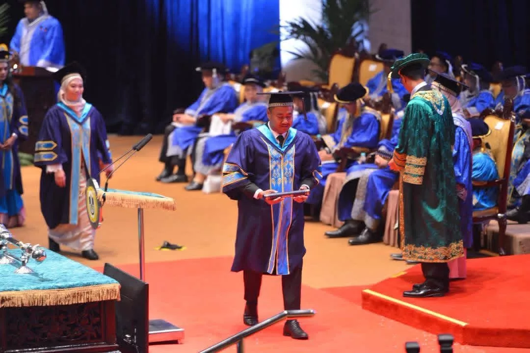 Tiga Tahun Dalam Penjara Tak Matikan Semangat Mohd Razin Untuk Genggam Ijazah. Tahniah!