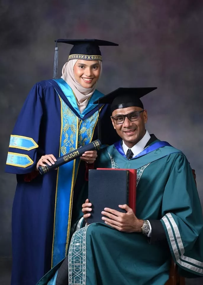 Ayah & Anak Rai Kejayaan Bersama, Terima Master Pada Hari Sama Di Dua Universiti Berbeza. Tahniah!