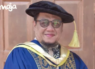 Penulis Lirik Ikonik Cindai & Hati Kama Berjaya Genggam PhD! Buktikan Kejayaan Tak Kenal Usia. Tahniah!