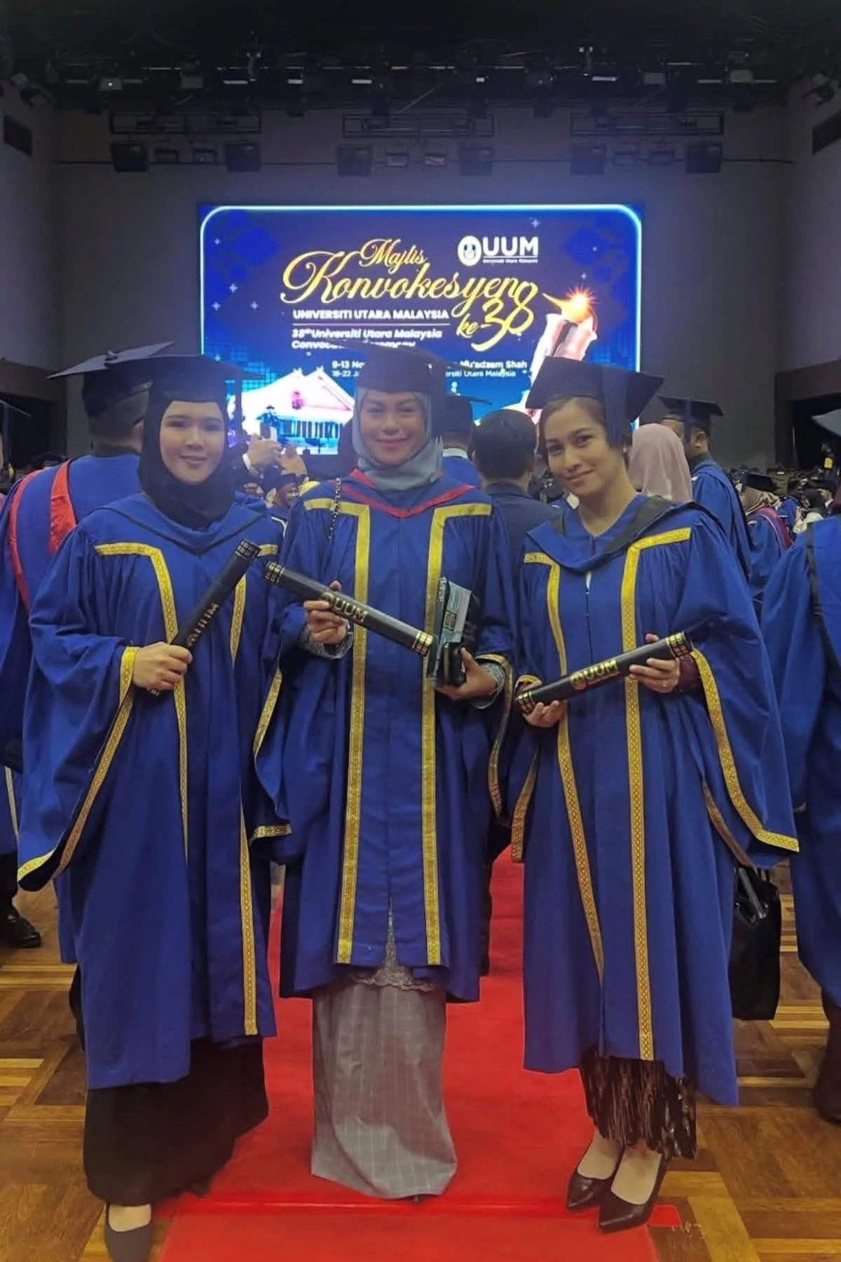 Rebecca Nur Al-Islam Rai Detik Bersejarah, Berjaya Genggam Ijazah Sarjana Muda UUM Dengan Penuh Rasa Syukur. Tahniah!