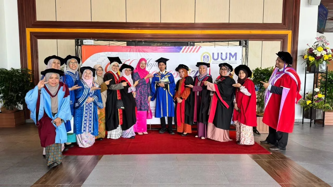 Kanser Otak Tahap 4 Tidak Patahkan Semangat, Muhammad Firdaus Akhirnya Berjaya Bergelar Graduan UUM & Genggam Ijazah. Tahniah! 7 Kanser Otak Tahap 4 Tidak Patahkan Semangat, Muhammad Firdaus Akhirnya Berjaya Bergelar Graduan UUM & Genggam Ijazah. Tahniah!