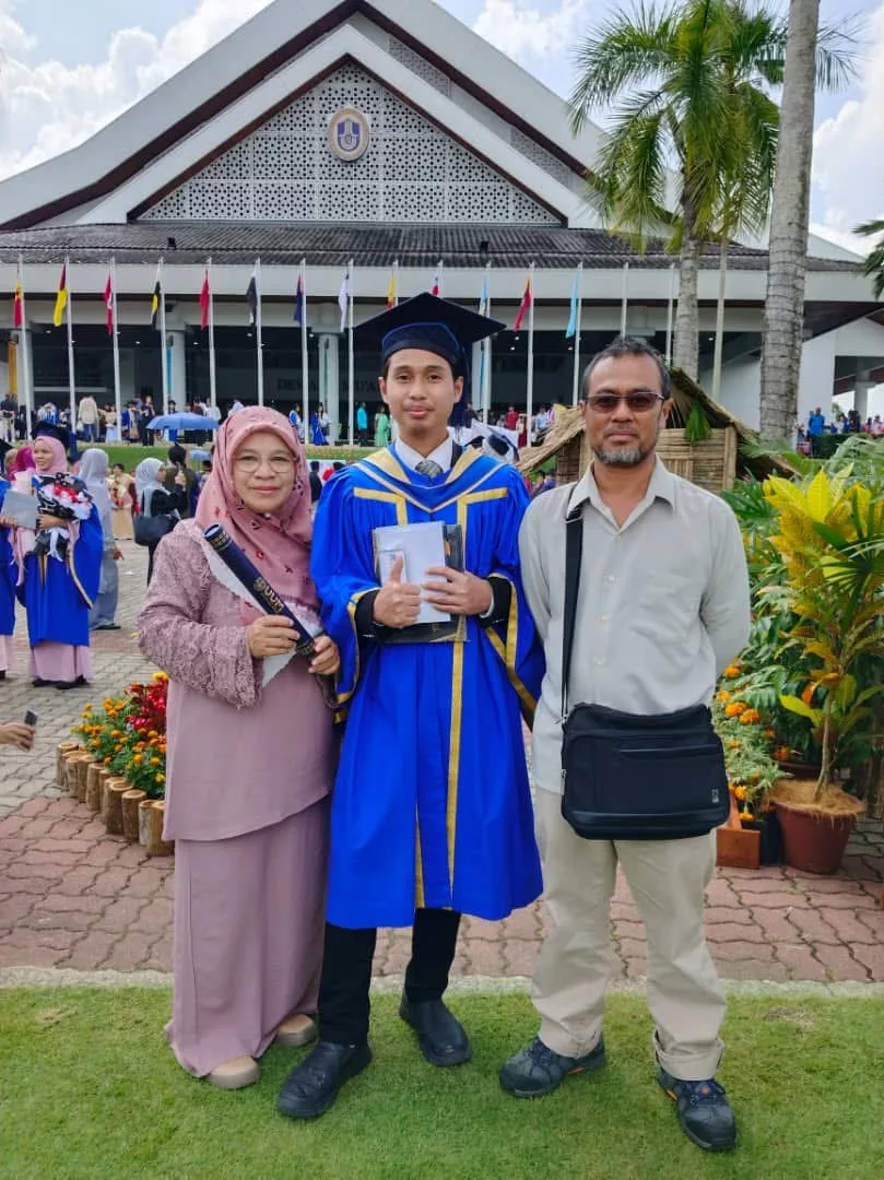 Kanser Otak Tahap 4 Tidak Patahkan Semangat, Muhammad Firdaus Akhirnya Berjaya Bergelar Graduan UUM & Genggam Ijazah. Tahniah! 6 Kanser Otak Tahap 4 Tidak Patahkan Semangat, Muhammad Firdaus Akhirnya Berjaya Bergelar Graduan UUM & Genggam Ijazah. Tahniah!