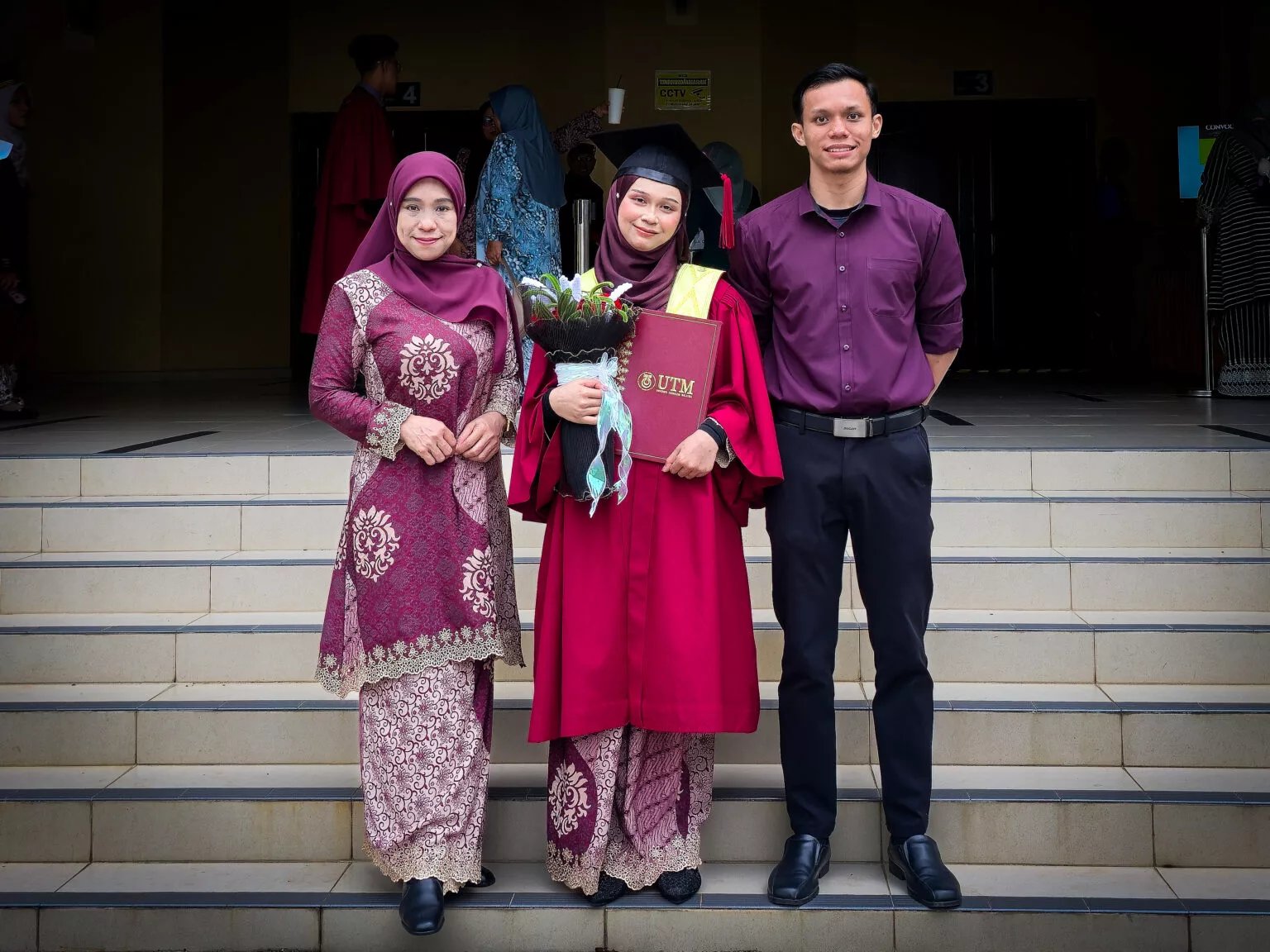 Diuji Dengan Leukemia & Kanser Lidah, Graduan UTM Ini Berjaya Tamatkan Ijazah. Tahniah!