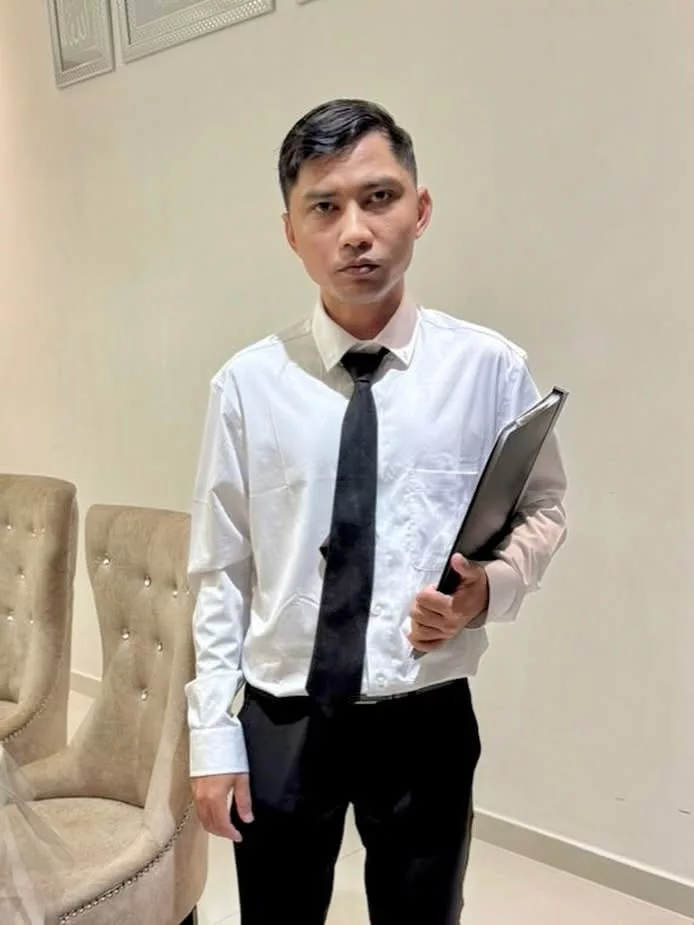 SPM 10 Kali & STPM 2 Kali, Akhirnya Abang OKU Ini Bergelar Guru Pada Usia 37 Tahun