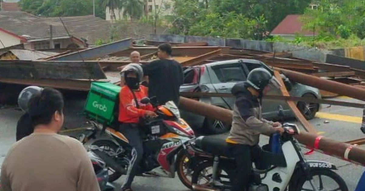 Runtuhan Projek ECRL Hempap Kereta : Insiden Cemas di MRR2 Cetus Kebimbangan Keselamatan