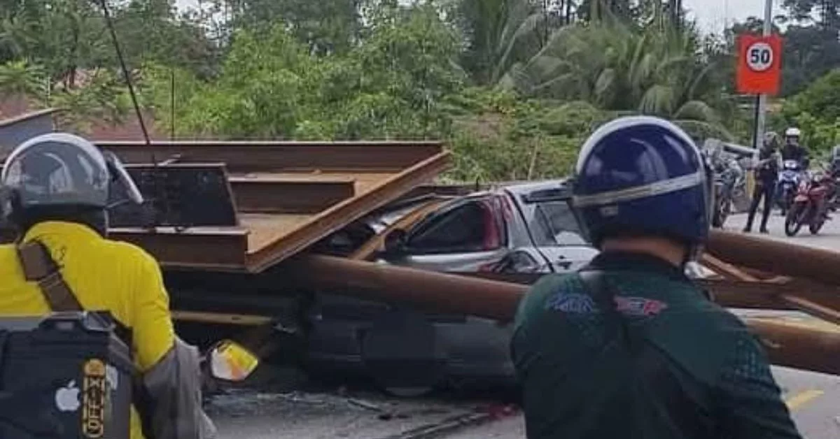 Runtuhan Projek ECRL Hempap Kereta : Insiden Cemas di MRR2 Cetus Kebimbangan Keselamatan