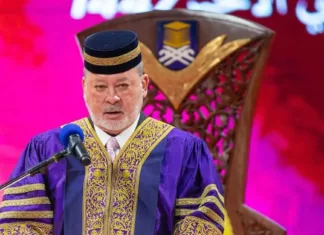 Konvokesyen UiTM 2025: Agong Berkenan Sempurnakan Istiadat Konvokesyen UiTM ke-103