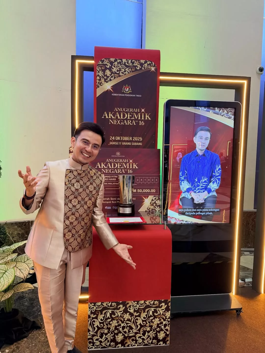 Fitri UNIC Cipta Rekod Membanggakan! 5 Pelajar PhD Seliaannya Tamat Pengajian Secara Serentak